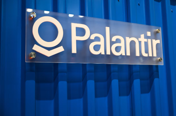 Palantir tops estimates, boosts fourth-quarter guidance on AI adoption
