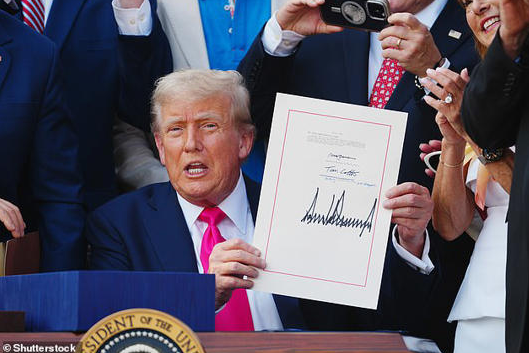 Americans to receive huge tax refunds of up to $20,000, Trump economist says