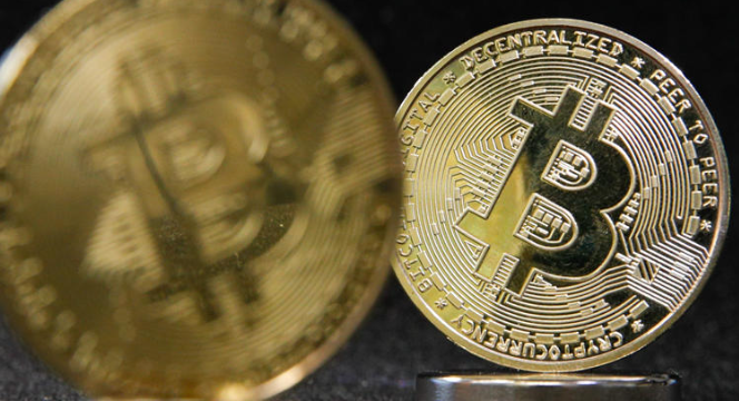 Bitcoin rebounds above $90,000 amid divided forecasts