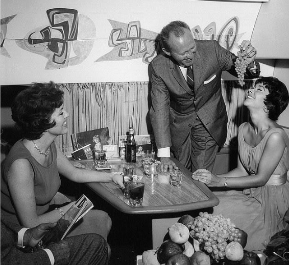 first-class-socializing-1950s