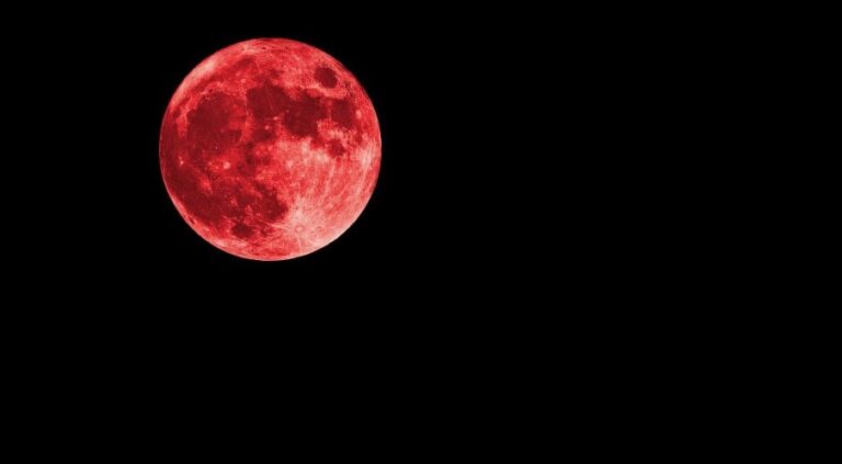 total lunar eclipse blood moon