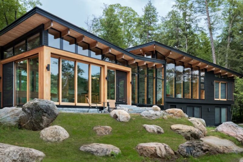 Fancy a ‘Heated Rivalry’-style getaway? Shane and Ilya’s love nest cottage is on Airbnb